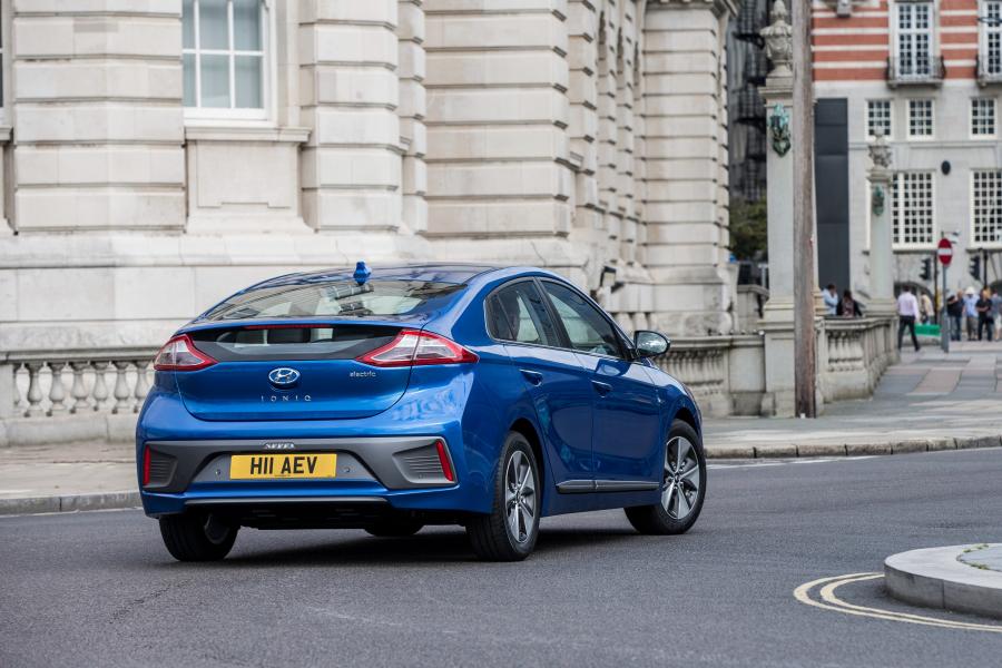  Hyundai IONIQ electric 2016 года  (UK) (фото 12 из 29)
